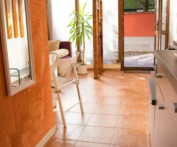 4 Seasons Apartments, A1 شقة *