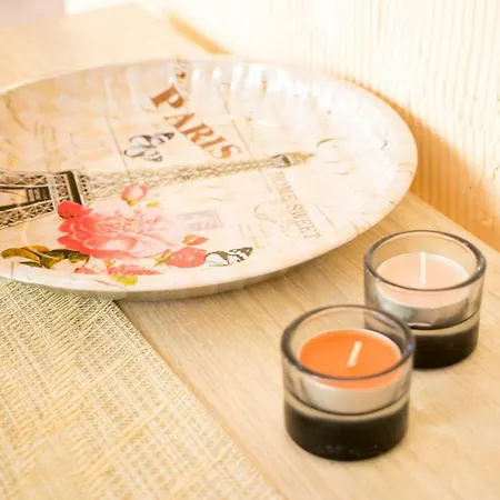 4 Seasons Apartments, A1 アパート